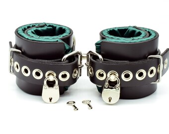 Verriegelung grüne Satin gefüttert Leder Ankle Bondage Manschetten (reife)