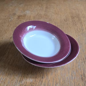 Set of 2 Art Deco Burgundy/White Fruit Bowls