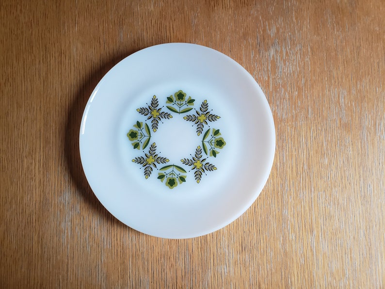 Anchor Hocking Milk Glass Green Meadow Dinner Plate