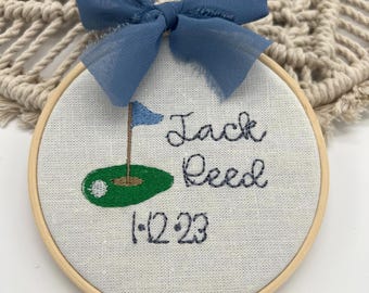 Déco chambre de bébé golf : anneau prénom brodé personnalisé, cadeau bébé garçon