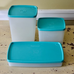 Pojemniki Tupperware z pokrywkami w kolorze turkusowym 2002 Kupione w Niemczech Kwadratowe pojemniki Tupperware Aqua Tupperware Niemieckie pojemniki Tupperware