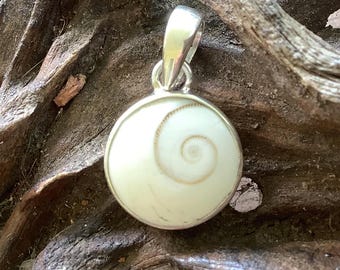 Shiva Shell, Eye of Shiva Sterling Silver Pendant ~ Mermaids Money, Cats Eye