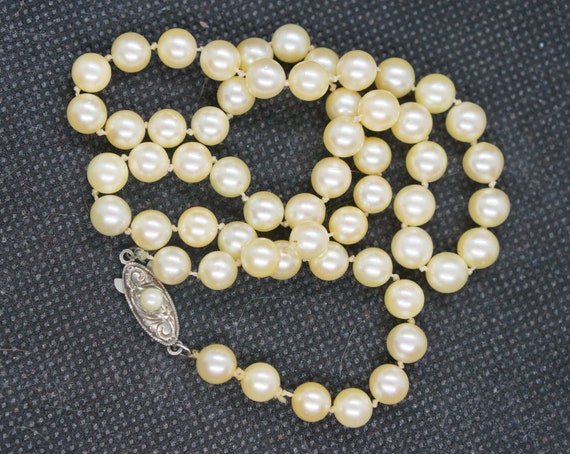 Pearls with silver and pearl clasp, pearls are 6m… - image 1