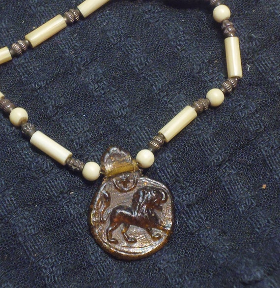 Ancient Roman, 100 AD. glass pendant, lion image,… - image 3