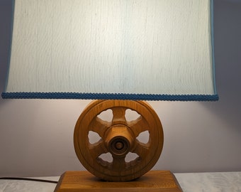 Lámpara de rueda de capitán vintage de madera