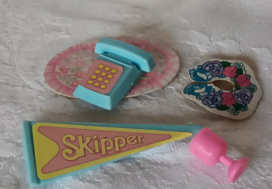 Barbie - Poupée Skipper et accessoires de baby-sitting - Multicolore