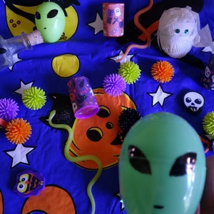 Prefilled Halloween Favor, Mummy Heads, Pre-Filled Alien Heads, UFO Favor, Pre-Filled Alien Halloween Favors