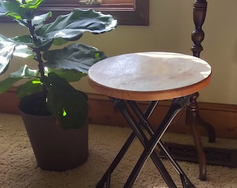 Houten zitting metalen poten plantenstandaard, houten zitting kruk, houten en zwarte bank, woondecoratie