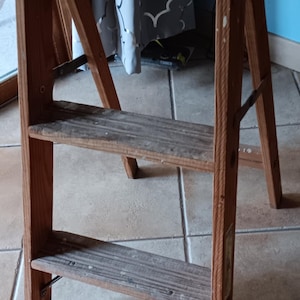 Stołek ze stopniem z drewna prymitywnego, drabina w stylu vintage, stołek ze stopniem do spiżarni, stojak na rośliny, stojak na doniczki, ogród, stojak na rośliny w stylu rustykalnym, shabby chic