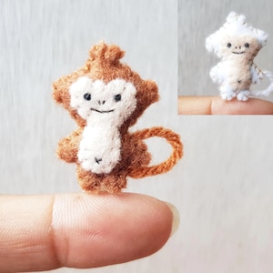 Piccola scimmietta marrone di peluche, scimmietta in miniatura in feltro, peluche a forma di scimmietta morbida fatta a mano, peluche tascabile in feltro di lana, scimmietta di peluche