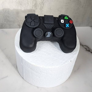 Gaming Controller Rice Crispy Treat and fondant cake topper edible
