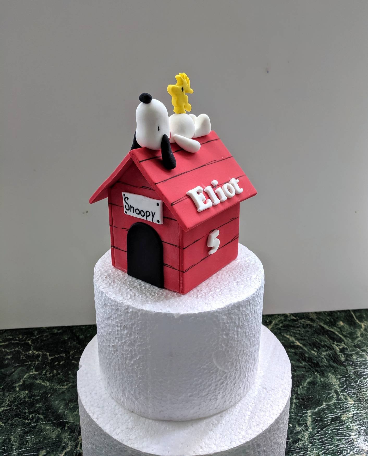 Snoopy fondant best sale cake