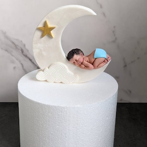 Fondant Baby and Moon cake topper image 3