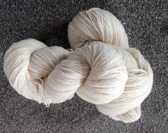4-Ply Llanwenog lambs wool blended with BFL 25% 100g skeins