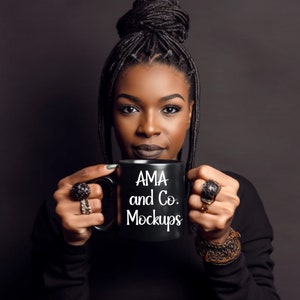Schwarze Tasse Mockup, Afroamerikanerhände Modell Mock ups, Kaffee Teetasse Mockup, schwarze Frau Mockup, verschiedene Mock Bild