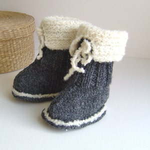 Knitting pattern Baby Booties quick and easy knitting tutorial for Snuggly Booties pattern in 3 sizes PDF in image 4