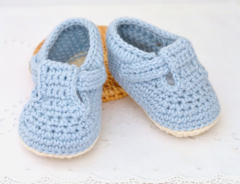 CROCHET PATTERN Baby Shoes Classic T-Bar Shoes for Baby Boys and Girls Photo Tutorial Baby Booties Digital file Instant Download image 4