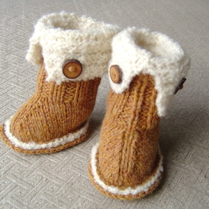 Knitting pattern Baby Booties quick and easy knitting tutorial for Snuggly Booties pattern in 3 sizes PDF in image 2
