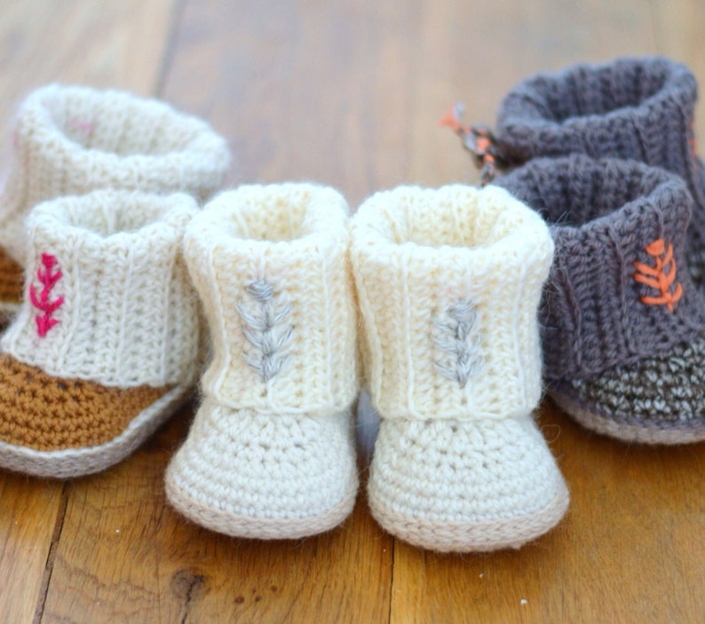 CROCHET PATTERN Baby Uggs Baby Uggs with Rib Cuffs Baby Booties Photo Tutorial Digital file PDF image 1