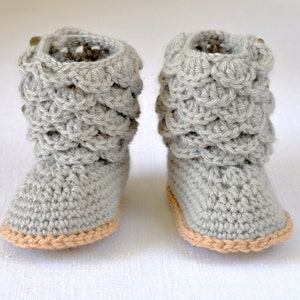 Crochet Pattern, Baby Booties with Scallops, Baby Boots Crochet Pattern, Easy Baby Crochet. Photo Tutorial, Instant Download image 2