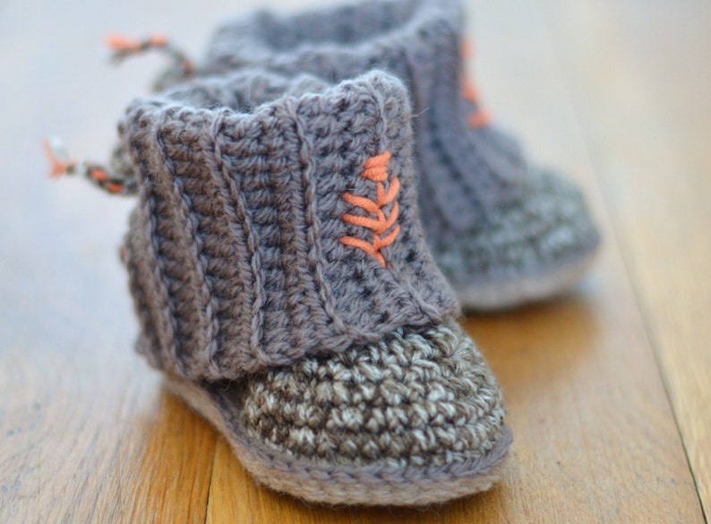 CROCHET PATTERN Baby Uggs Baby Uggs with Rib Cuffs Baby Booties Photo Tutorial Digital file PDF image 4