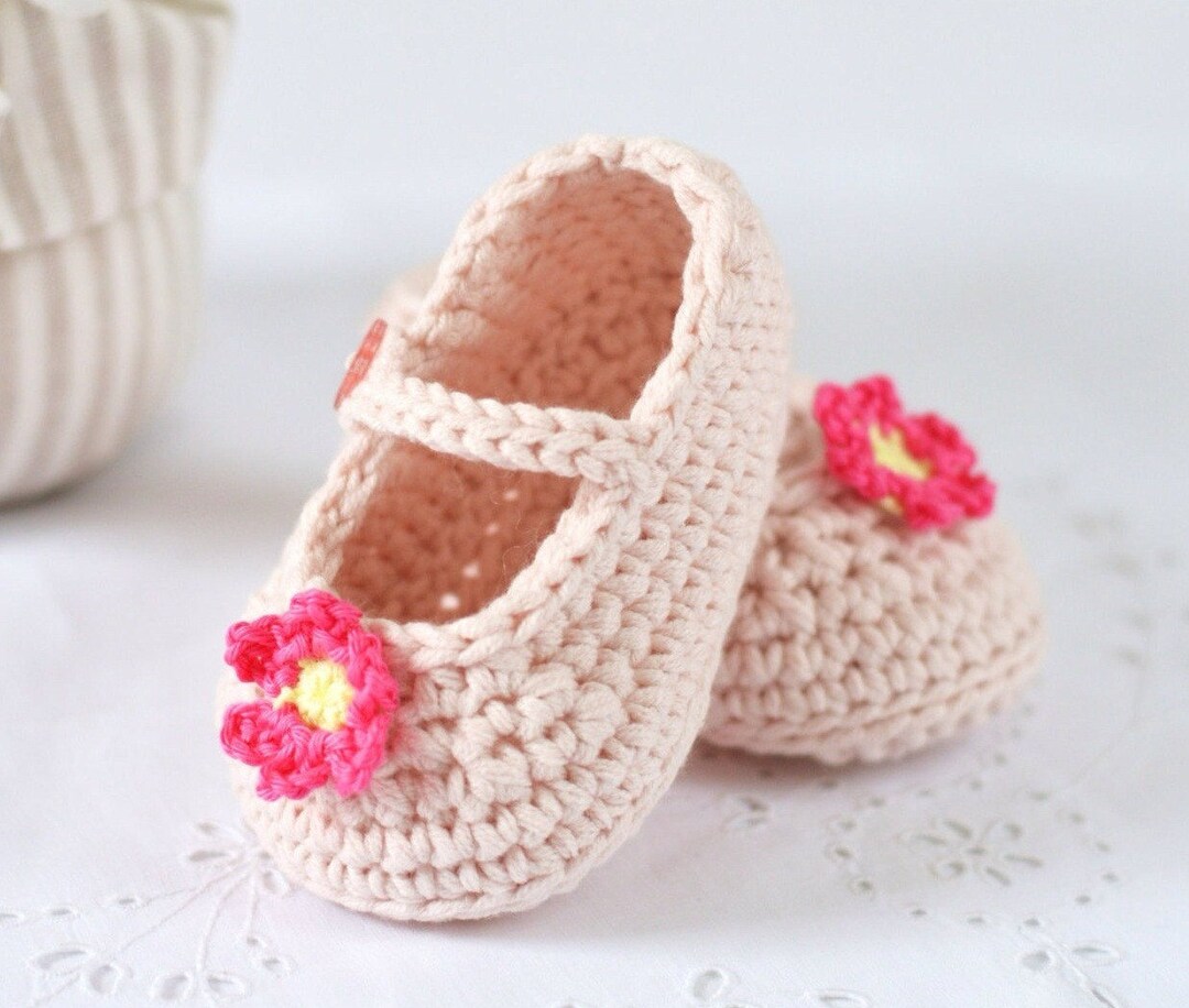 CROCHET PATTERN Baby Shoes Mary Janes Crochet Pattern in 3 Sizes