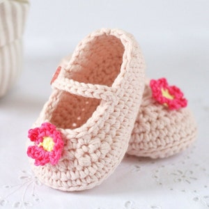 CROCHET PATTERN Baby Shoes Mary Janes Crochet Pattern in 3 sizes Instant Download Photo Tutorial Crochet Baby Shoes Pattern