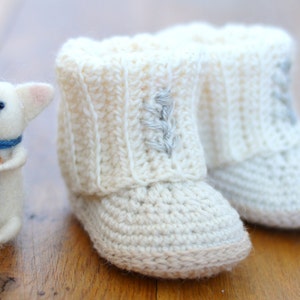 CROCHET PATTERN Baby Uggs Baby Uggs with Rib Cuffs Baby Booties Photo Tutorial Digital file PDF image 5