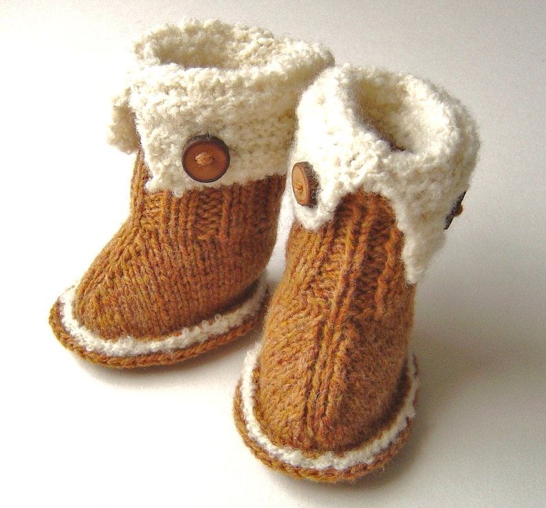 Knitting pattern Baby Booties quick and easy knitting tutorial for Snuggly Booties pattern in 3 sizes PDF in image 3