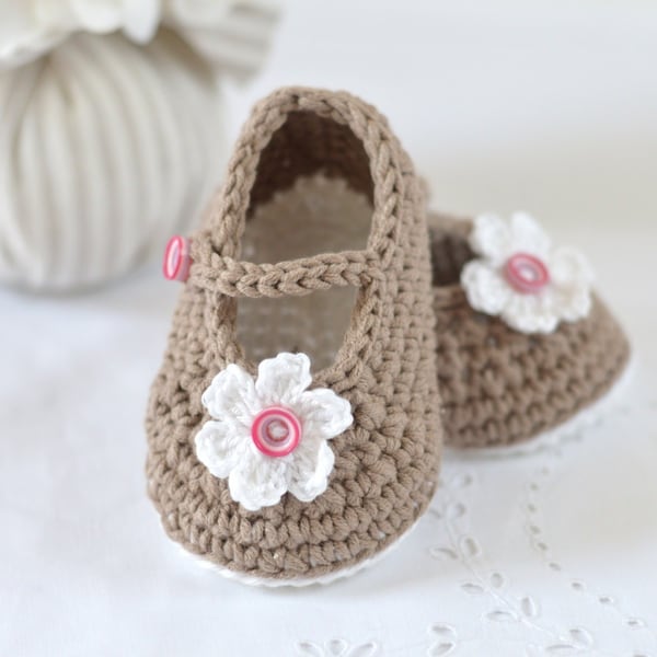 CROCHET PATTERN Baby Shoes Mary Janes Photo Tutorial Crochet Baby Booties Pattern in 3 sizes Instant Download Photo Tutorial