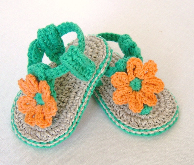 CROCHET PATTERN Baby Sandals with Flowers Easy Baby Booties Pattern 3 Sizes Easy Photo Tutorial Digital File Instant Download image 2