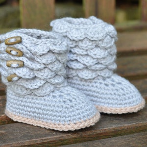 Crochet Pattern, Baby Booties with Scallops, Baby Boots Crochet Pattern, Easy Baby Crochet. Photo Tutorial, Instant Download image 4