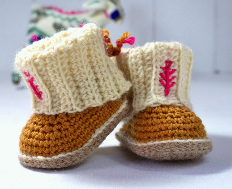 CROCHET PATTERN Baby Uggs Baby Uggs with Rib Cuffs Baby Booties Photo Tutorial Digital file PDF image 3