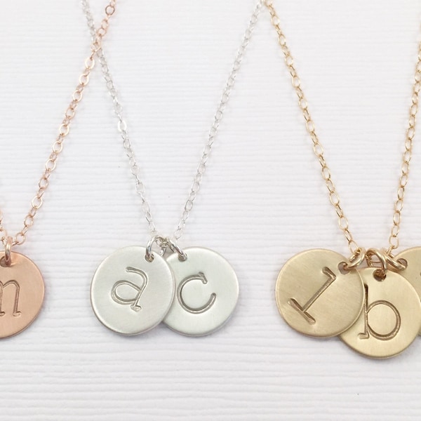 Collier initial, Collier initial de papier personnalisé minuscule, or, argent, collier initial d’or rose, collier de maman, cadeau de grand-mère, disque