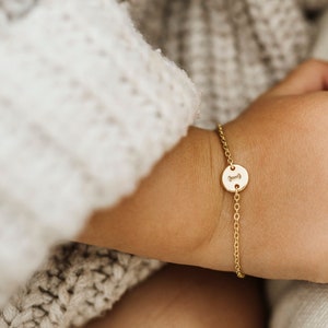 Pulsera inicial personalizada, pulsera de letra de disco personalizada de oro, regalo de joyería de mejor amiga, regalo de hermana, pulsera de disco de plata, regalo para ella