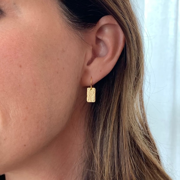 Gold Minimal Everyday Dangle Earrings, Hammered Bar Rectangle Earrings, Trendy Textured Tag Drop Earrings, Small gold earrings for women