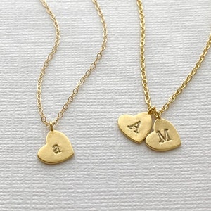 Collar con inicial de corazón de oro para mujer, collar para mamá con iniciales para niños, collar con varias letras, regalo personalizado para ella