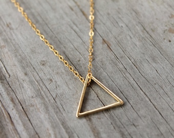 Collar de triángulo dorado, collar sencillo para uso diario, joyería minimalista, collar geométrico, collar de triángulo delicado, regalo para ella