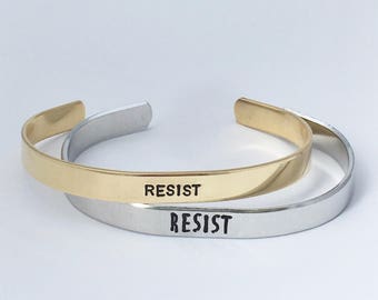 Widerstehen Manschette Armband, widerstehen Schmuck, benutzerdefinierte feministische Manschette Armband, personalisierte Manschette, Anti-Trump Manschette, Frauenrechte Manschette Armband, Geschenk