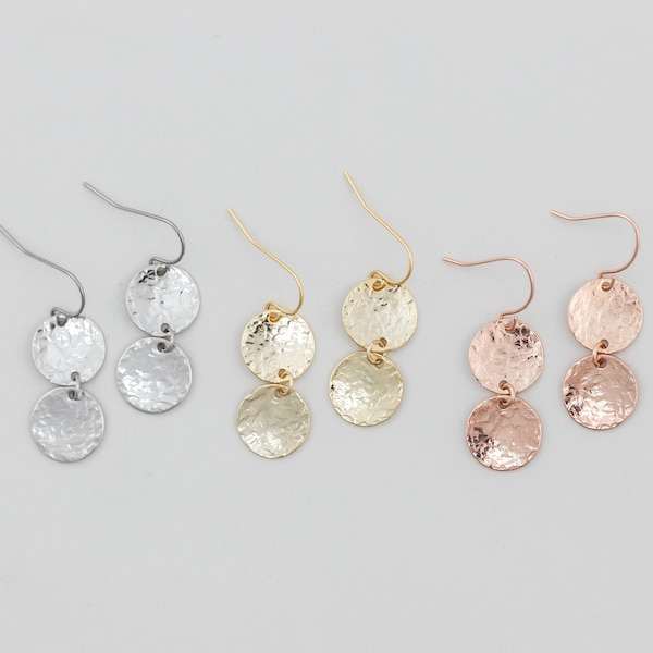 Pendientes de disco martillado de oro rosa, pendientes minimalistas de oro rosa, pendientes Boho de círculo de plata, pendientes simples todos los días, discos de oro