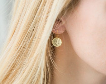 Gold Disc Earrings, Gold Hammered Disk Drop Earrings, Mothers Day Gift, Gift for Mom, Grandma Gift, Everyday Earrings, Wife, Girlfriend gift