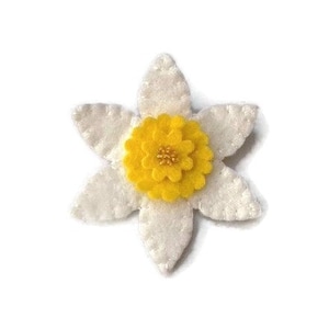 Broche / épingle jonquille en feutre