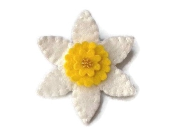 Felt daffodil brooch / pin