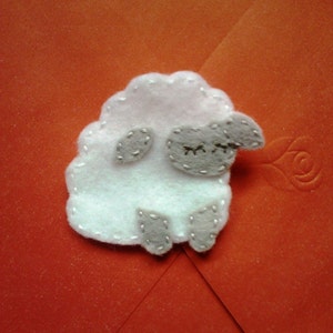 Felt sheep brooch / pin