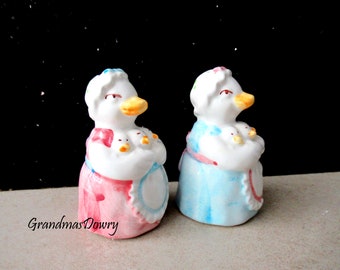 Mother Goose Salt & Pepper Shakers, Vintage Ceramic Geese Salt and Pepper Shakers - Goose salt pepper set