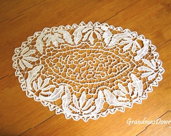 Vintage Large Romanian Macramé Doily, Point Lace Oval Cotton Hand Crochet, Vintage Table Linen, Romanian Textile art