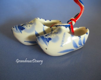 Zuecos de porcelana vintage, molino de viento azul y blanco de cerámica de Delft Holland, zapatos en miniatura, recuerdos coleccionables de Holanda