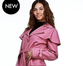 Moderner Rosa Trenchcoat mit abnehmbarem Umhang , Rosa Regenmantel , DamenJacke , Damen Regenmantel von VIEMA - V00650