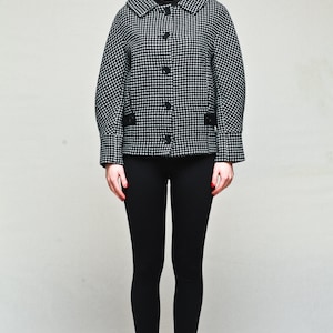 Short Wool-Rich Coat , Jacket with Raglan Sleeve in Heritage Houndstooth Pattern by VIEMA - V00990