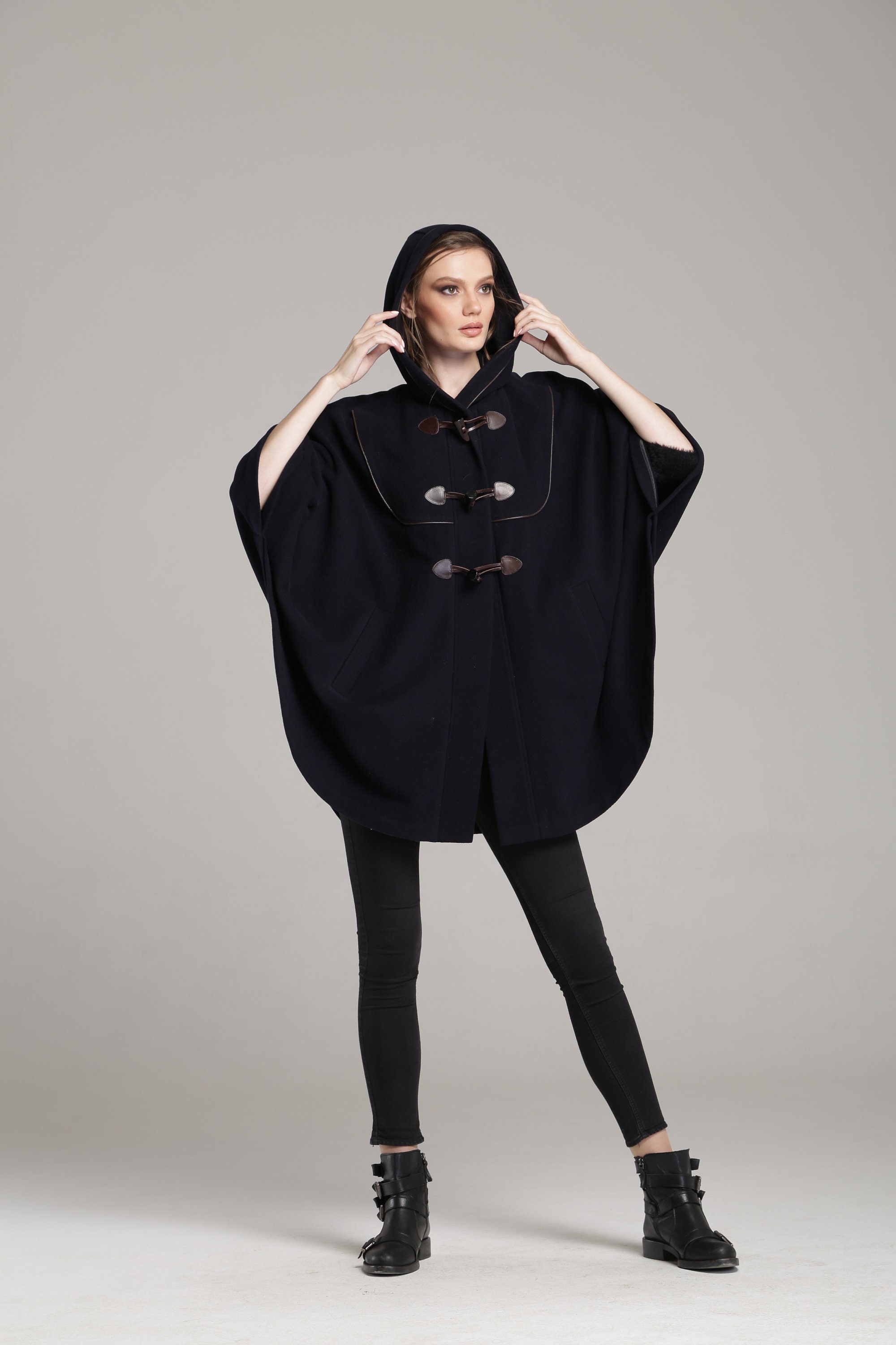 新着 ブラック フード付きケープコート、レディース ウール＆カシミア